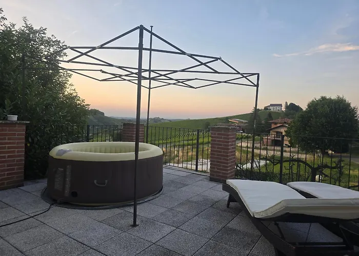 ベッド・アンド・ブレックファスト La Terrazza Del Barbaresco Neviglie